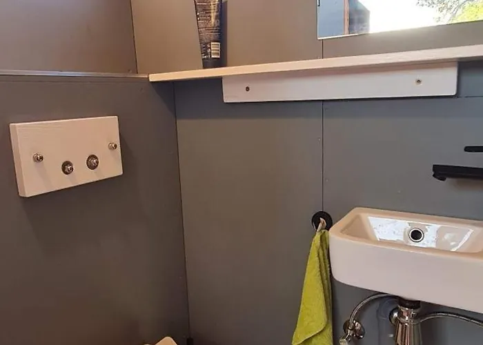Tiny House Pod Tresni Kaznejov
